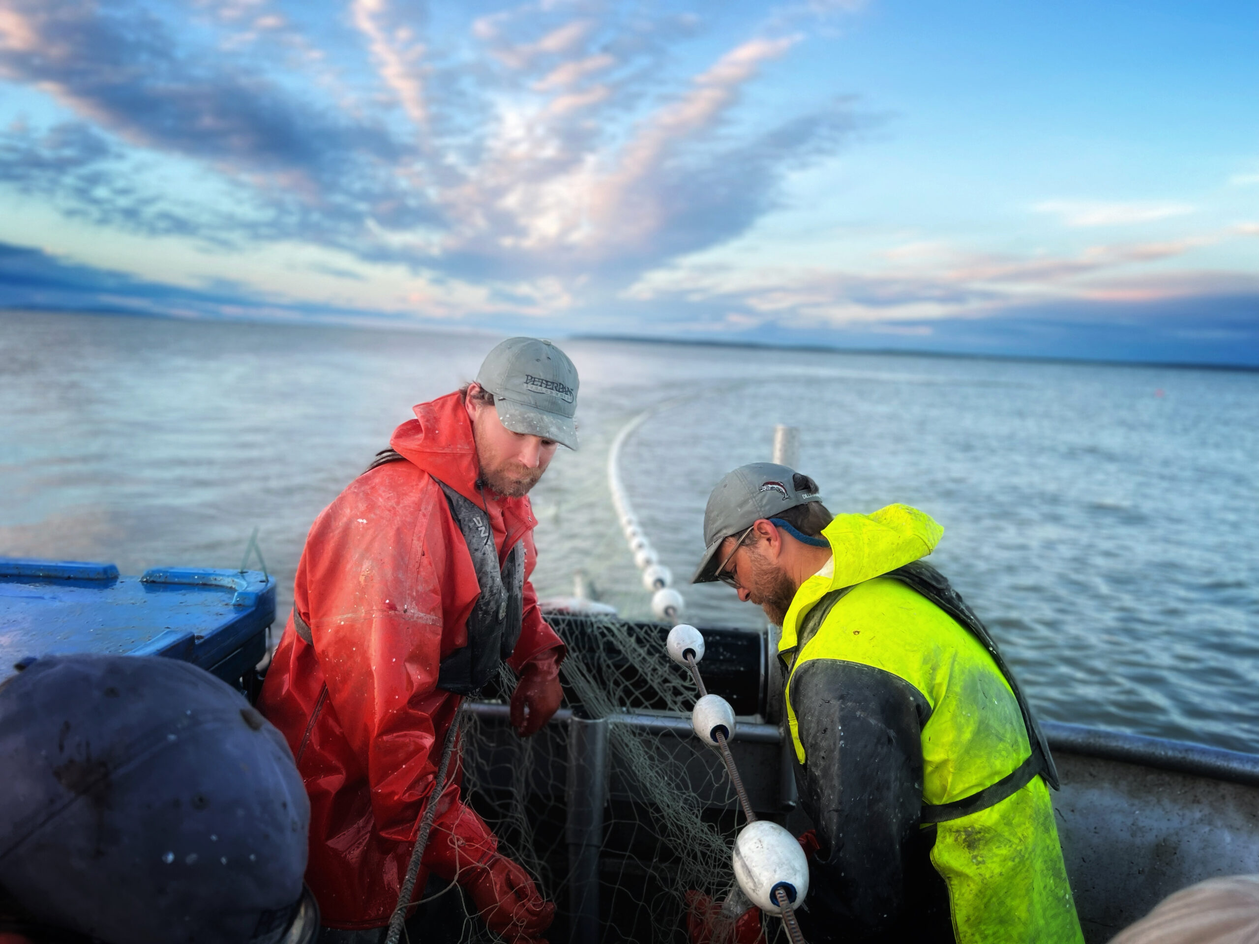 pescatori in barca in Alaska